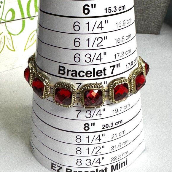 Vintage Gold-Tone Stretch Bracelet With Red Faceted Gemstones - Picture 5 of 5
